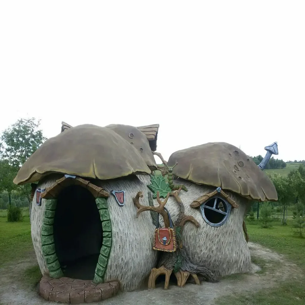 Structure extérieure féerique en béton sculpté façon maison champignon avec toiture organique et décor fantastique – Réalisation Art Déco Béton