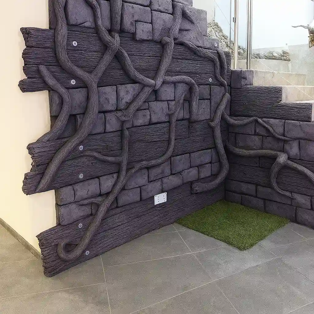 Mur décoratif en béton sculpté avec racines entremêlées et textures bois – Création Art Déco 34