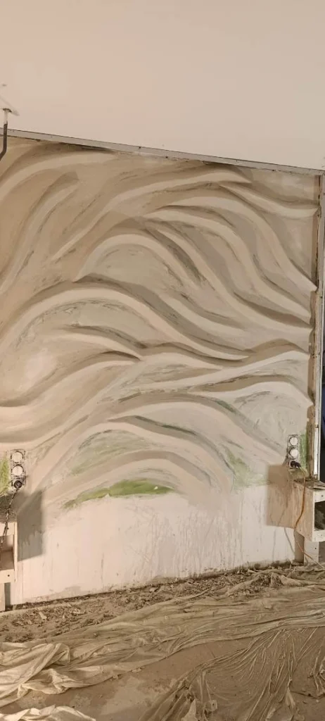 Façade intérieure en béton sculpté avec relief ondulé – Art Déco 34